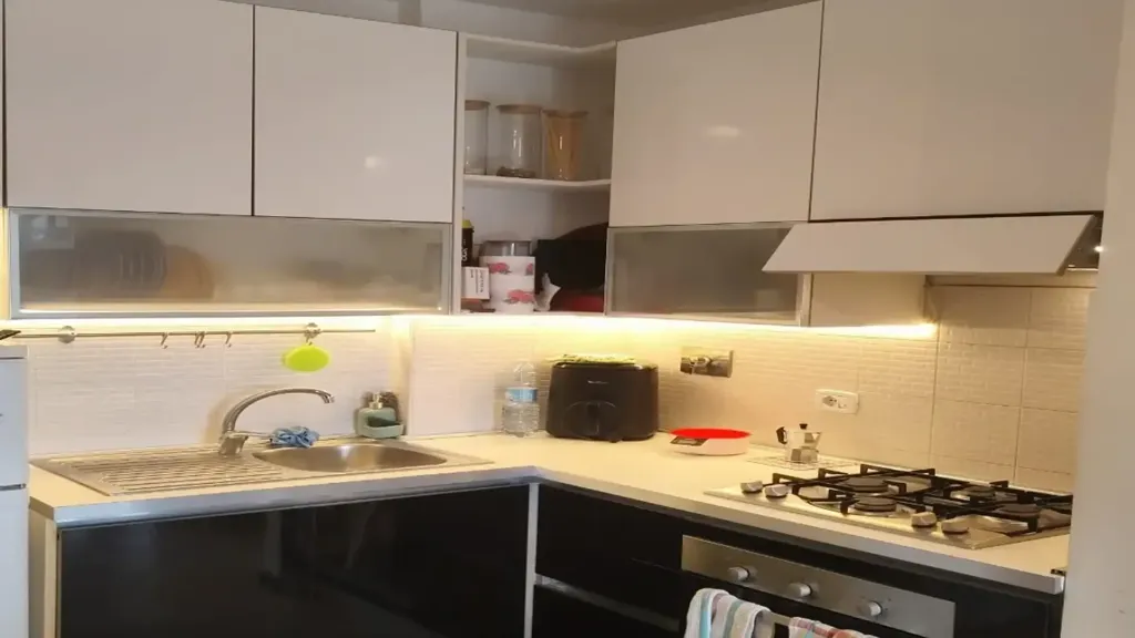 Cuisine - Armed Studio with Balcony in Rome