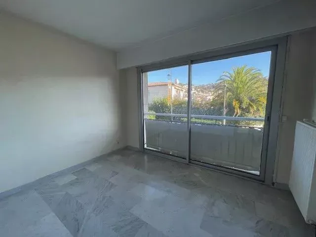 Toad - 2-Bedroom Apartment with Terrace in Le Cannet
