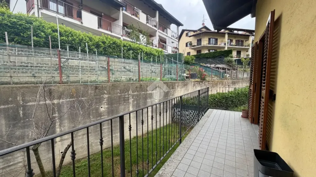 Balcon - Rear-Facing Apartment with Terrace in Castagneto Po