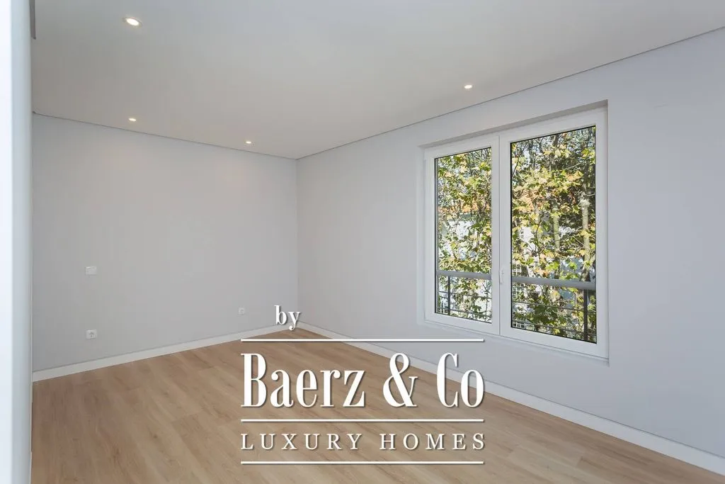 Pièces - Luxury Duplex Flat with Balcony in Carcavelos