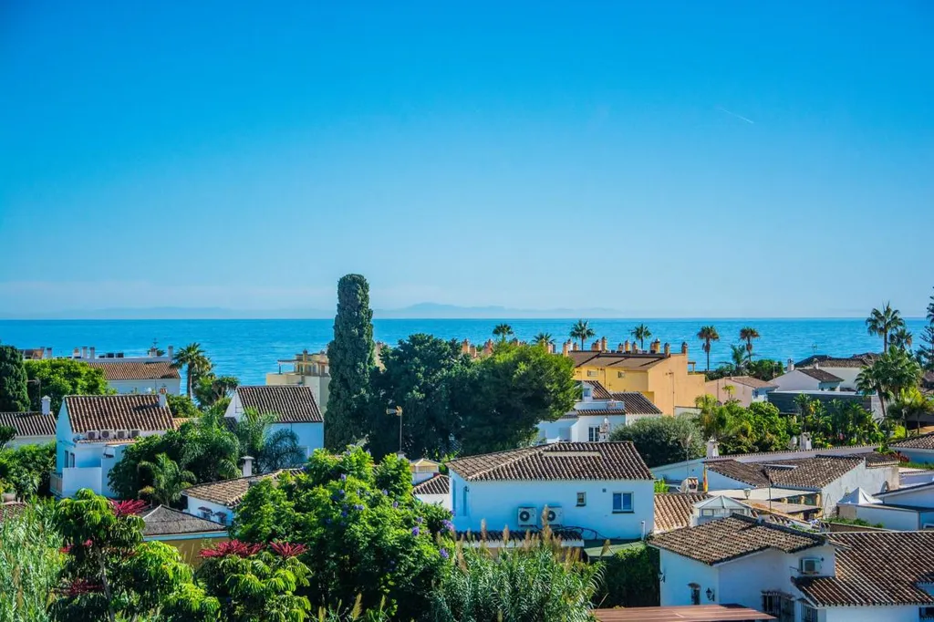 Beachfront Penthouse with Jacuzzi in Estepona