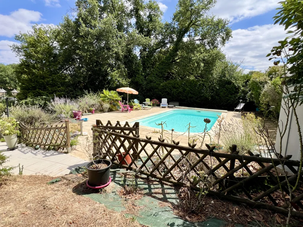 Bassein - Family House with Pool in Biard