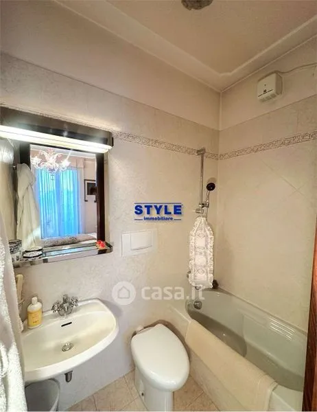 Salles de bain - Contemporary Villa with Soffit Levels in Camponogara