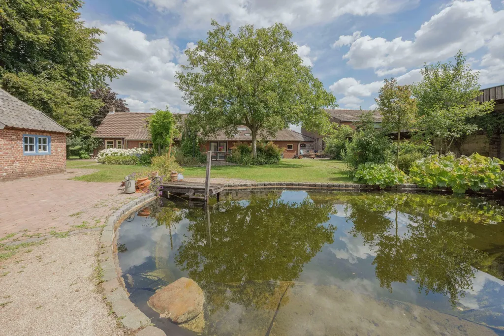 Jardin - Characterful Farmhouse with Pool in America