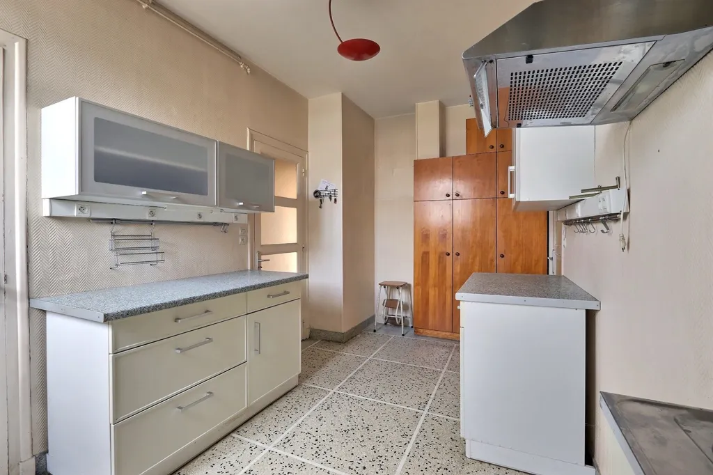 Cuisine - Appartement à Rénover avec Balcon à Chamalières