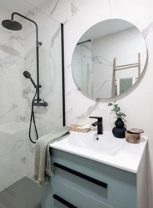 Bathrooms - Modern Flat with Lift in Sector Oficios