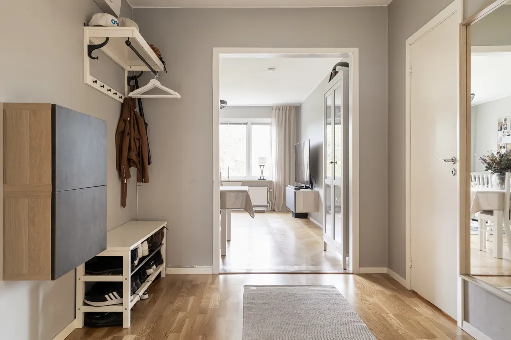 Hallway - Bright Apartment with Balcony in Enerbacken, Mölndal