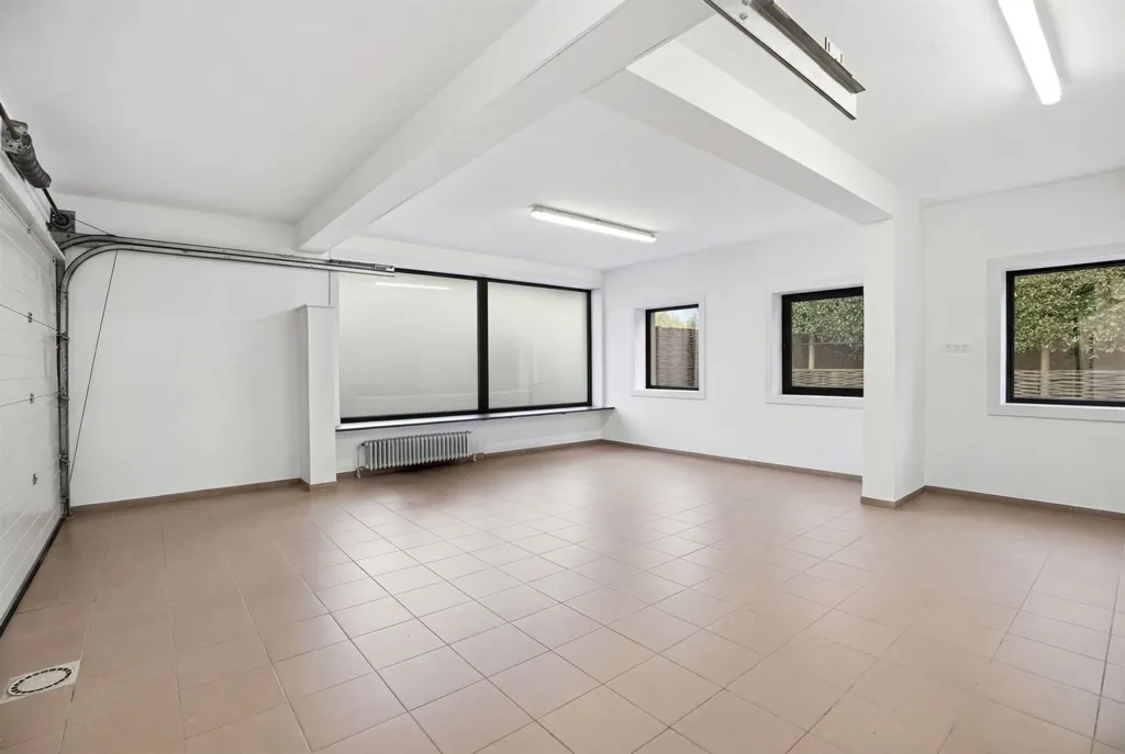 Garaaž - Luxury Villa with Pool in Staden