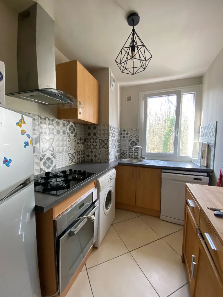 Kitchen - Furnished Flat with Balcony in Saint-Germain-lès-Arpajon