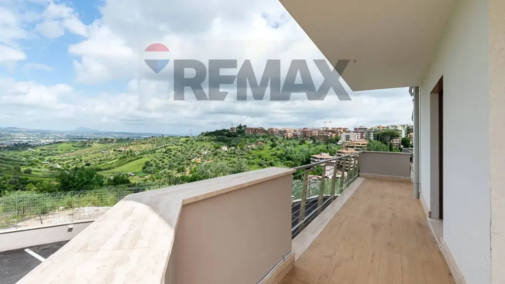 Rõdu - Contemporary Trilocale with Terrace in Monterotondo
