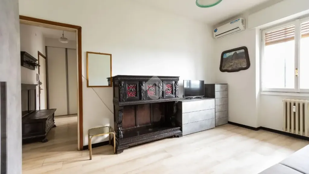 Elutuba - West-Facing Studio with Balcony in Milan