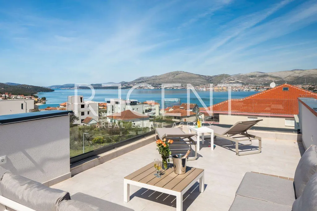 Terrazza - Modern Apartment with Sea View in Trogir