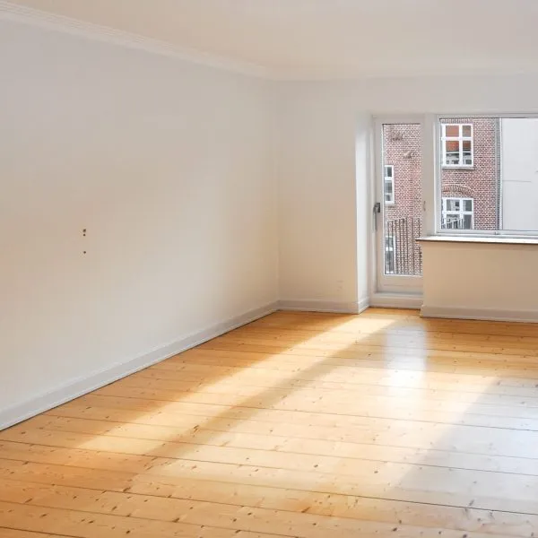 Pièces - Two-Bedroom Apartment with Balconies in Aalborg Centre