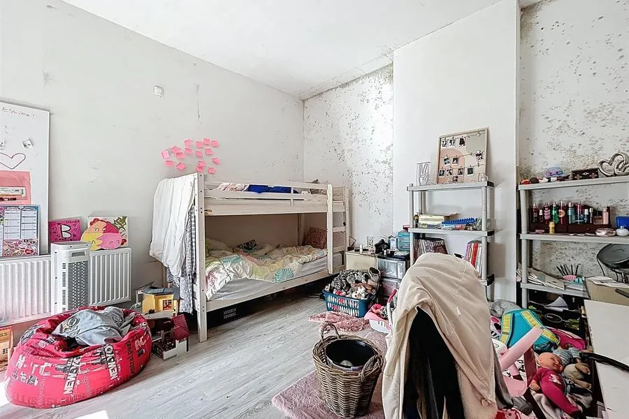 Chambres - Maison à Rénover à Gilly avec Garage
