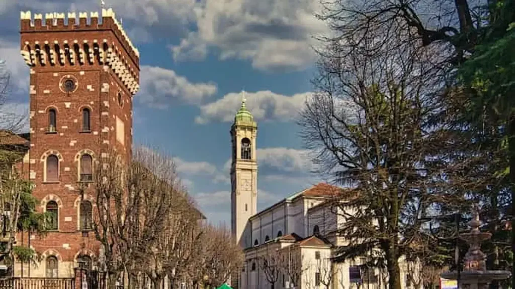 2-Bedroom Apartment with Balcony in Milan