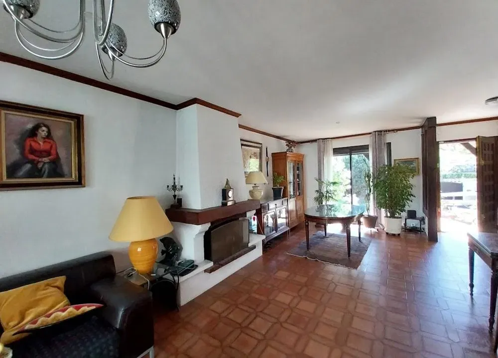 Living Room - House with Pool and Studio in Essonne