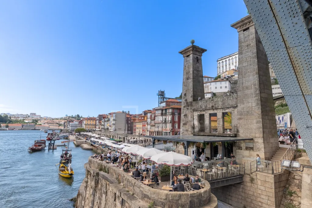 3 magamistoaga korter asukohas Porto