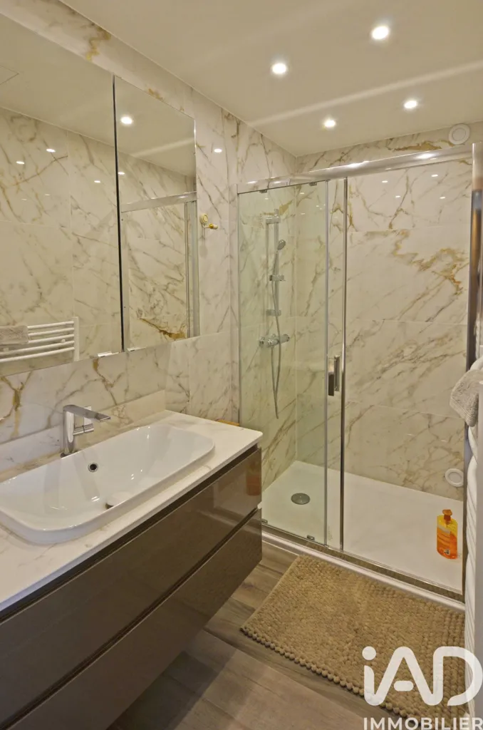 Salles de bain - Maison d'Architecte avec Piscine à Mandelieu-la-Napoule