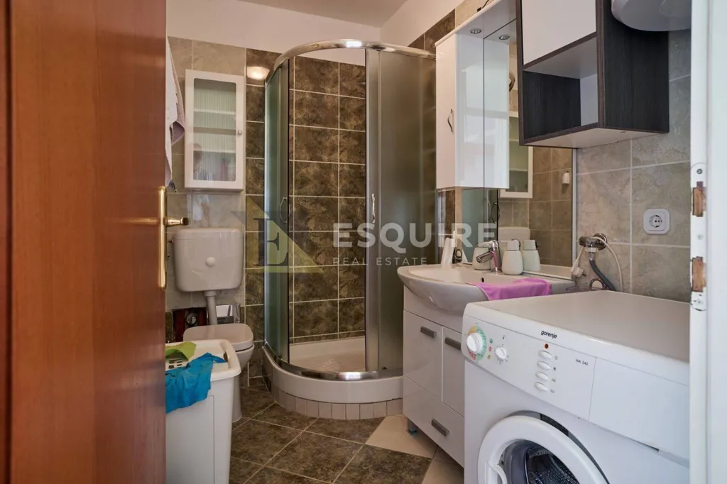 Vannitoad - Seafront Apartment with Terrace in Turanj