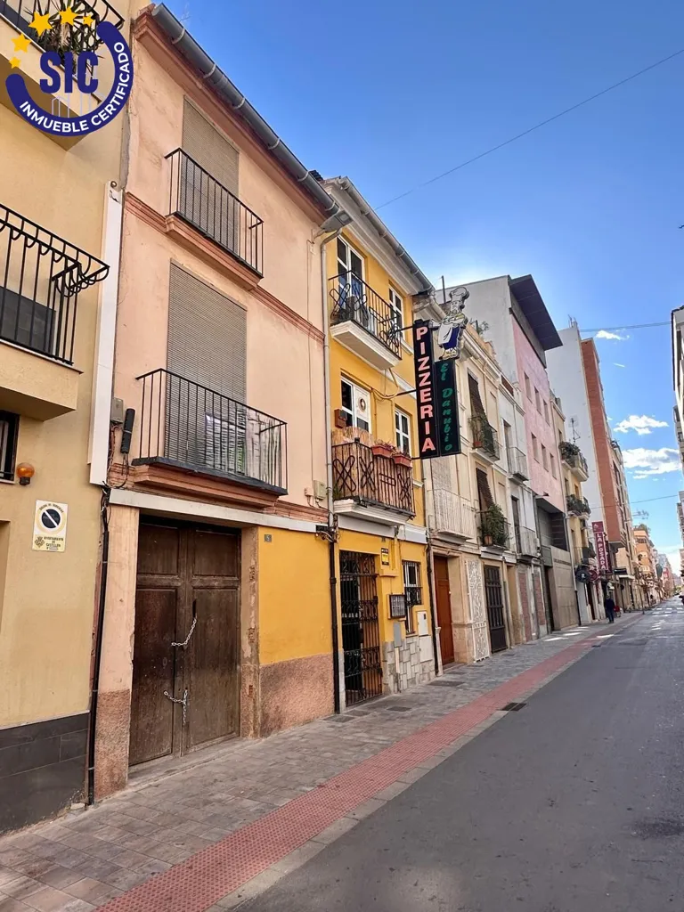 Extérieur - Three-Storey House for Restoration in Castellón Centre