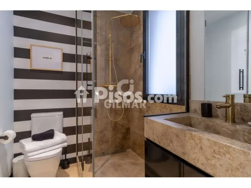 Salles de bain - Bright Apartment with Balcony in Malasaña