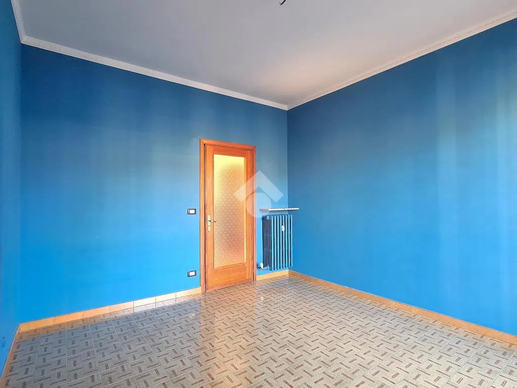 Pièces - Top-Floor Apartment with Balcony in Bra
