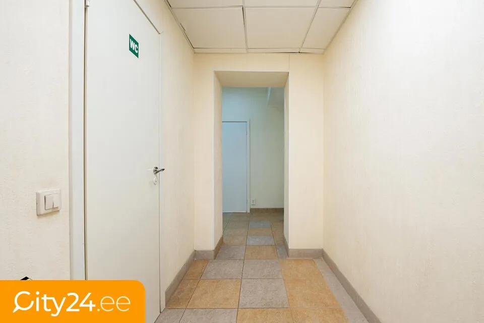 Entrée - Office Space with Garden View in Čiekurkalns