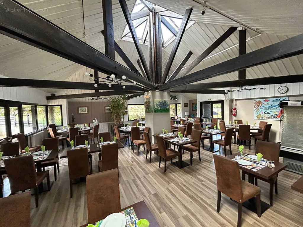 Dining Room - Commercial Property with Restaurant in Leuhan