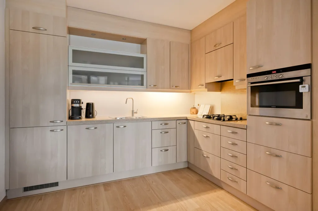 Köök - Modern Flat with Balcony in Oosterhout Centre