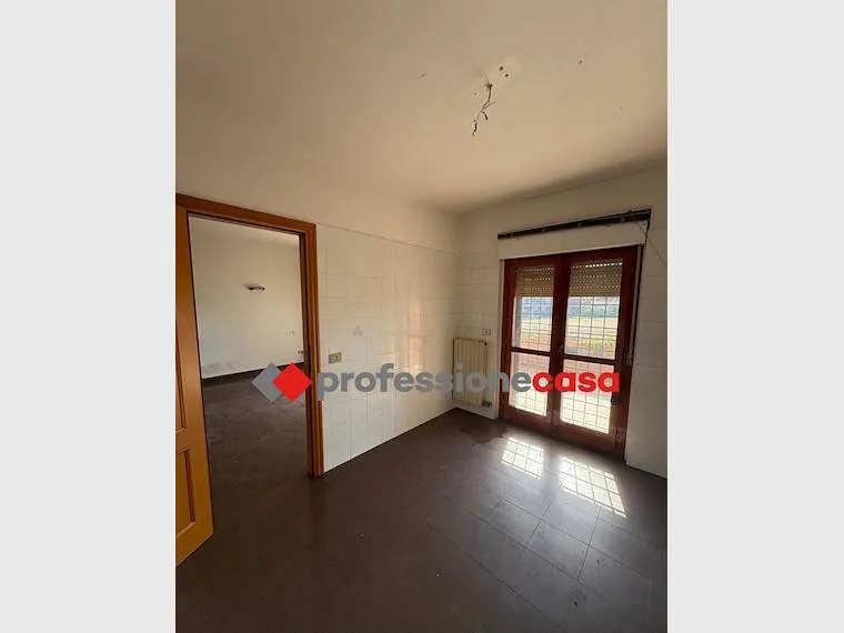 Stanze - Appartamento con doppia esposizione e terrazzo a Pomezia