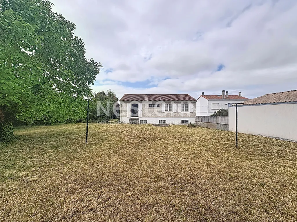 Garden - House with Garden and Basement in Marsilly