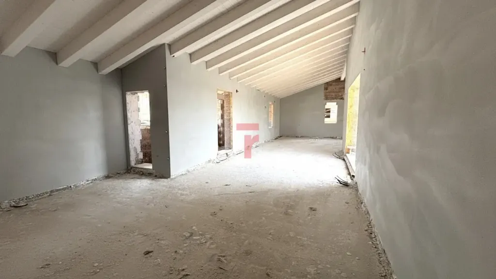 Rooms - Modern Penthouse with Large Terrace in Polverara