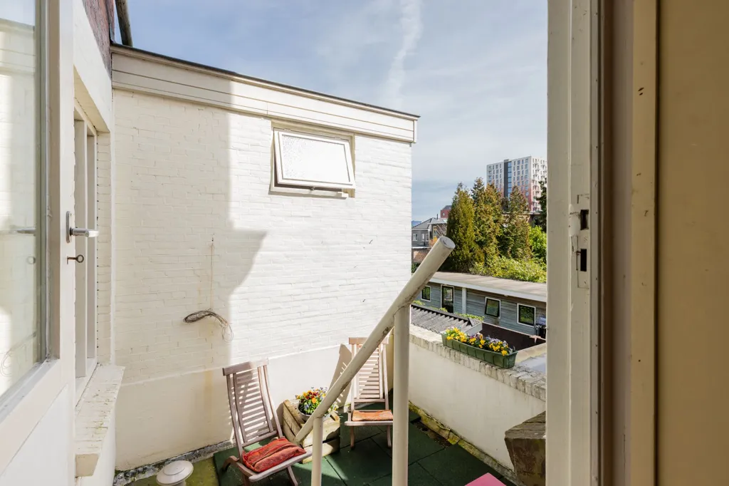 Rõdu - Monumental House with Deep Garden in Assen
