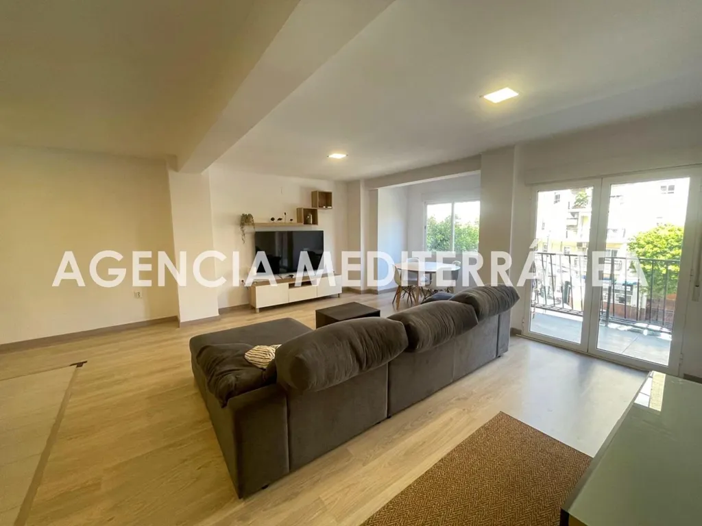 Elutuba - Luxury Apartment with Balcony in Valencia