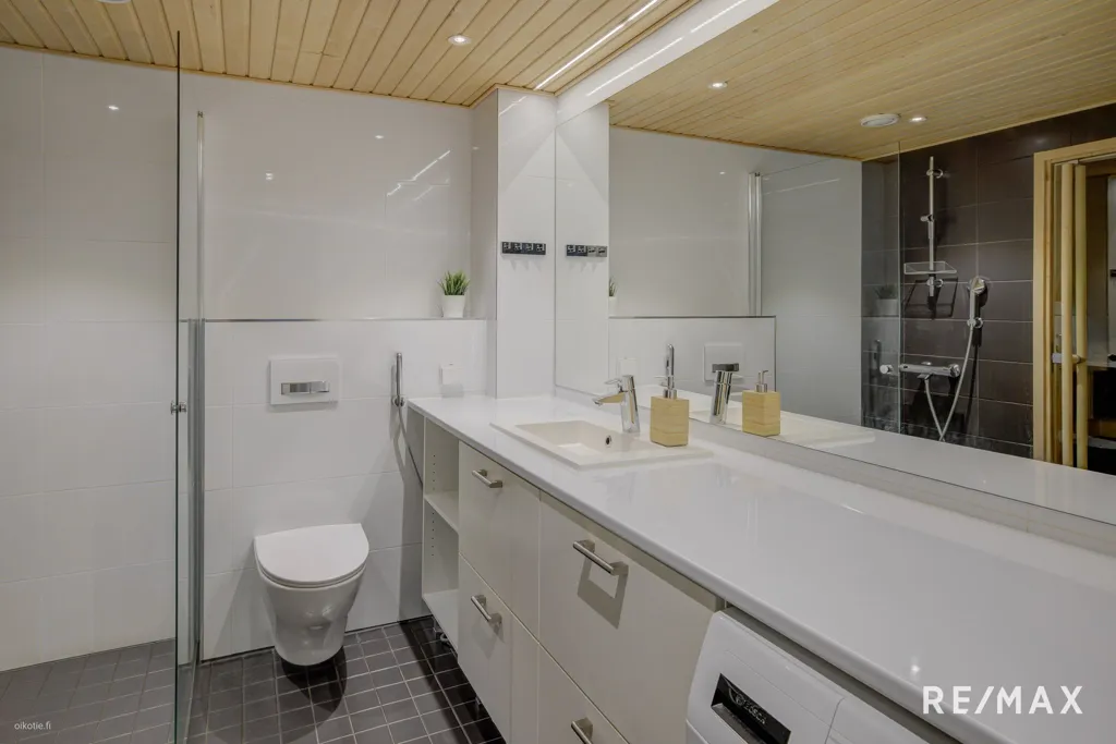 Vannitoad - 3/5-Bedroom Apartment with Sauna in Espoo