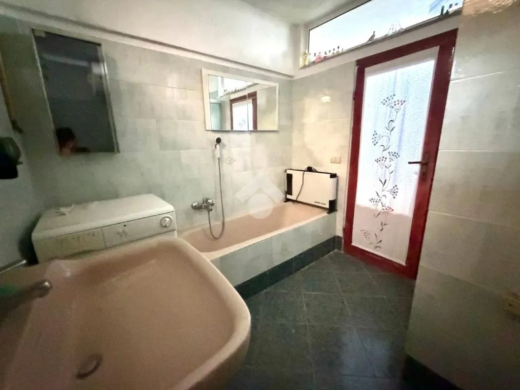 Bathrooms - Historic Semidetached House with Balconies in Urida