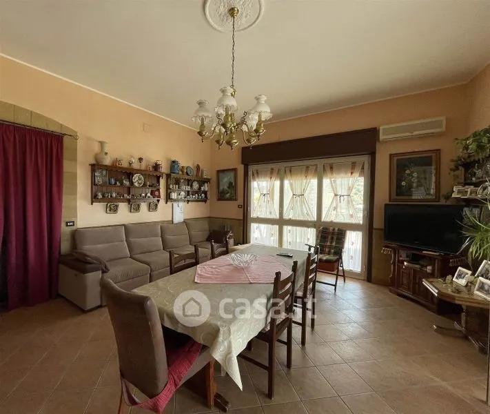 Salle à manger - Villa with Multiple Apartments in Ravanusa