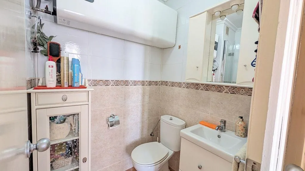 Vannitoad - 2-Bedroom Apartment with Pool in Torremolinos Centre