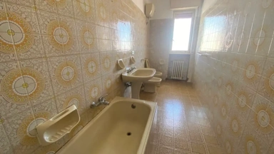 Salles de bain - Quadrilocale with Balconies in Carbonara, Bari
