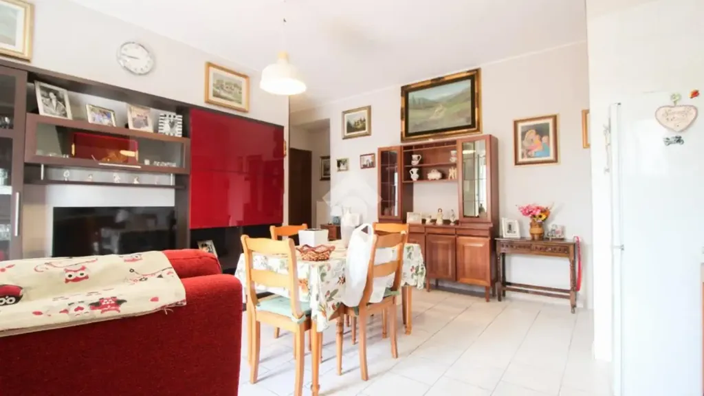 Dining Room - Modernised 2-Bedroom Apartment with Balcony in Milan