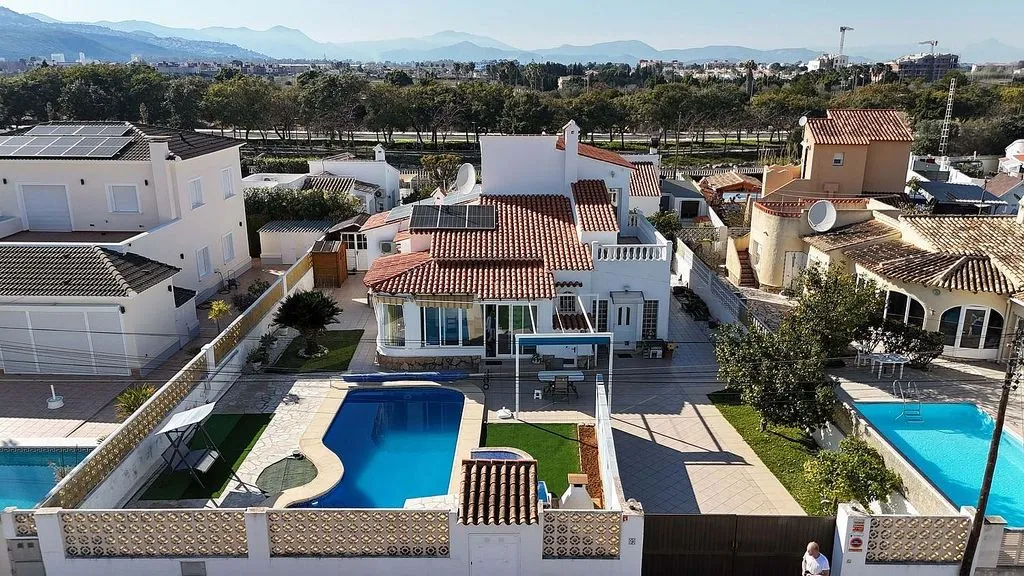 Piscine - Chalet with Pool and Terrace in Els Poblets