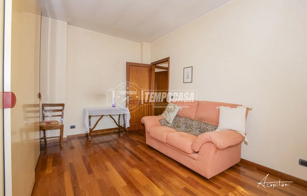 Elutuba - Spacious Apartment with Balcony in Modena