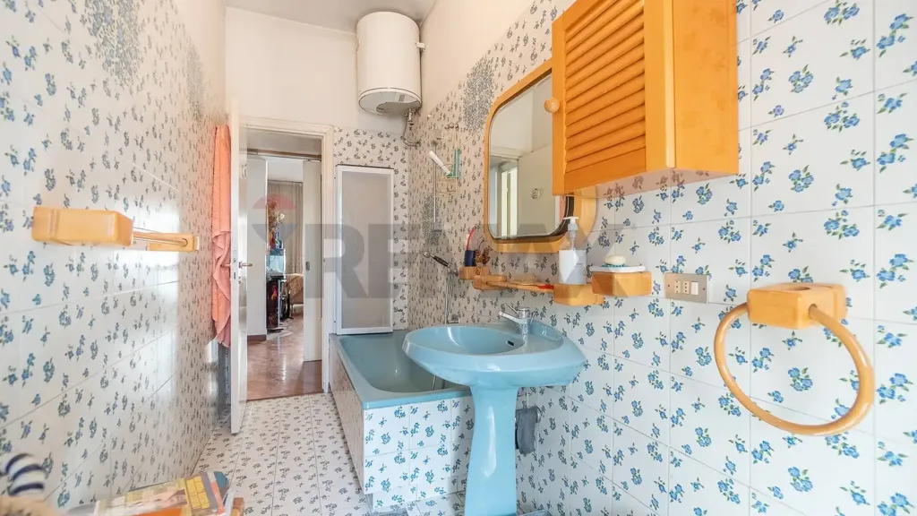 Salles de bain - Furnished Apartment with Balcony in Rome