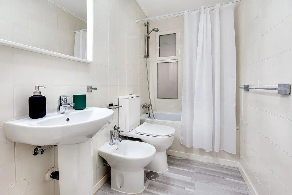 Bathrooms - Holiday Apartment with Terrace in Torrevieja