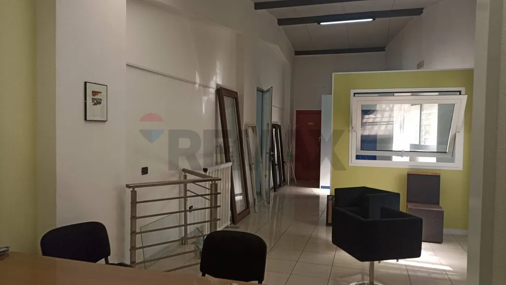 Bureau - Industrial Warehouse with Solar Rent in Comiso