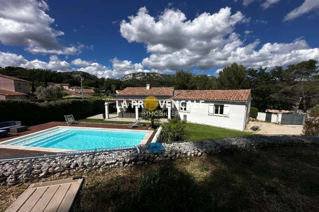 Bassein - Renovated Villa with Pool in La Bouilladisse