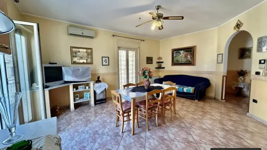 Söögituba - Terraced House with Office Space in Canicattì