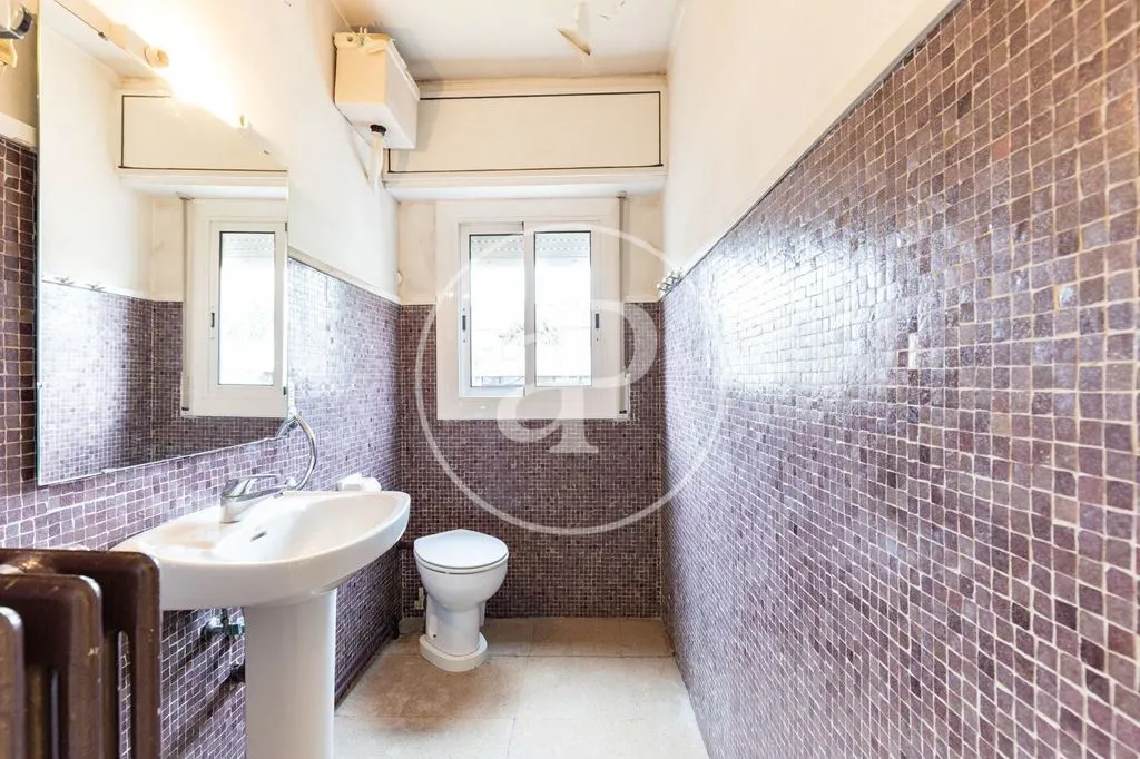 Salles de bain - Luxury Townhouse with Pool in Sabadell Centre