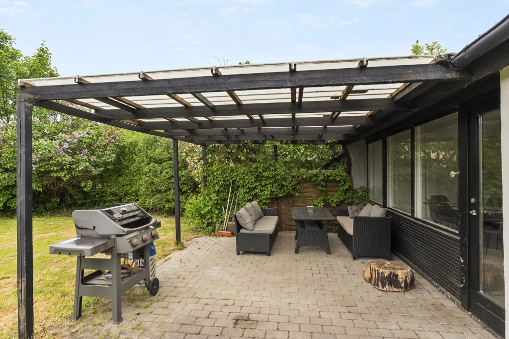 Terrace - Fenced Detached Villa in Bagsværd