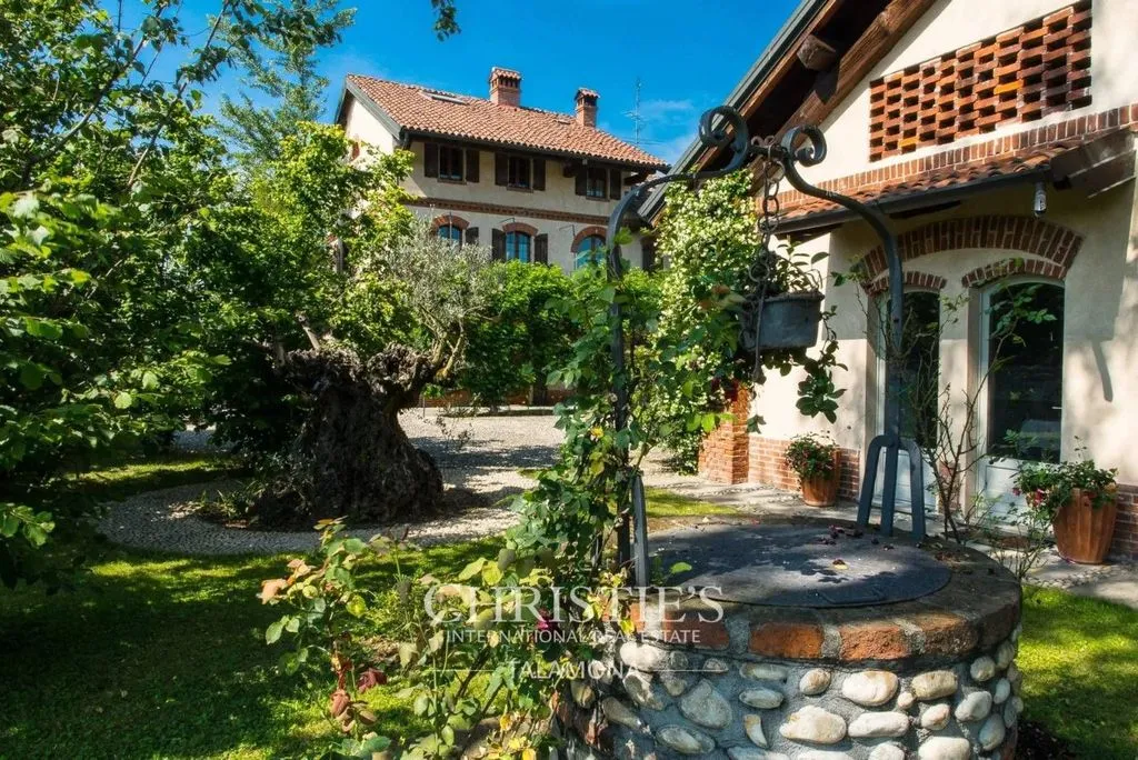 Garden - Historic Villa with Pool in Oleggio, Piedmont